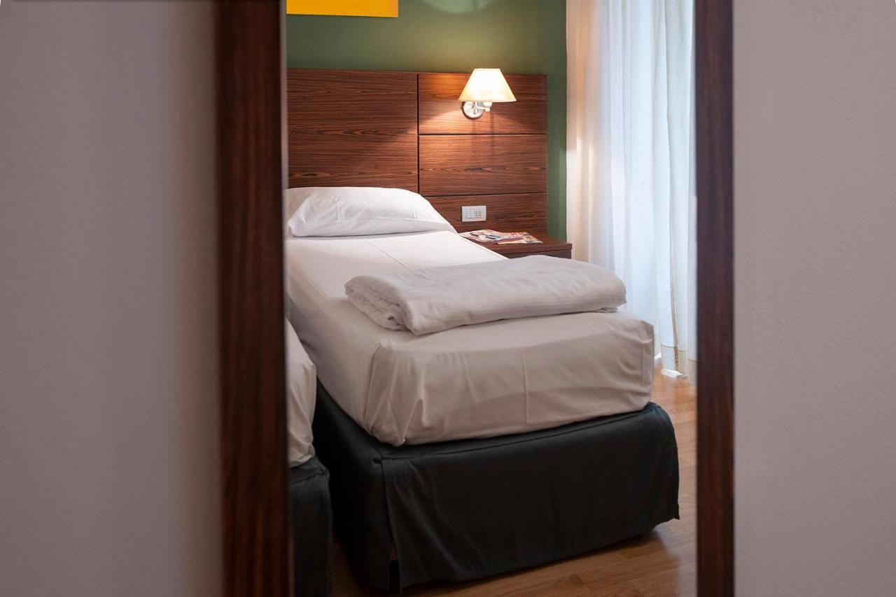 Hotel Lago Di Garda مالتشيزينيه المظهر الخارجي الصورة