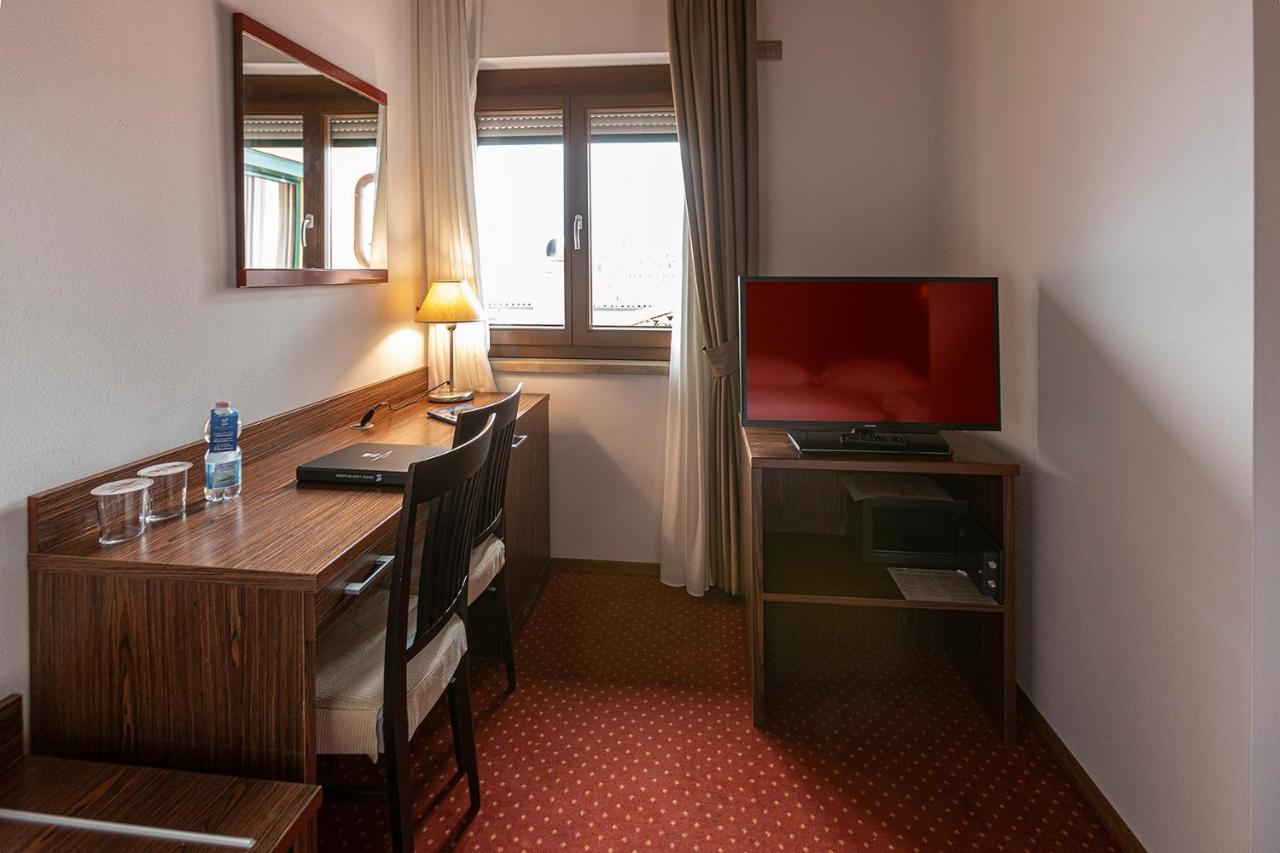 Hotel Lago Di Garda مالتشيزينيه المظهر الخارجي الصورة