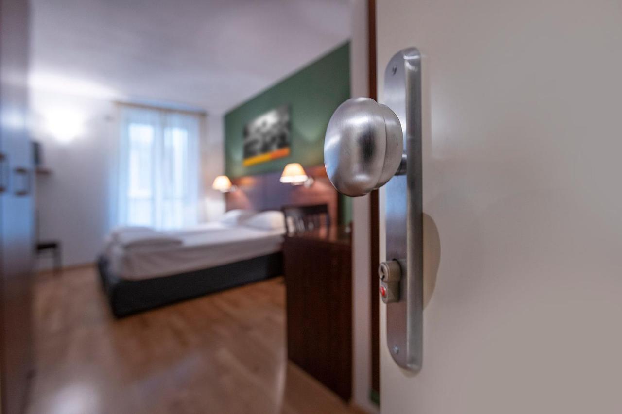 Hotel Lago Di Garda مالتشيزينيه المظهر الخارجي الصورة