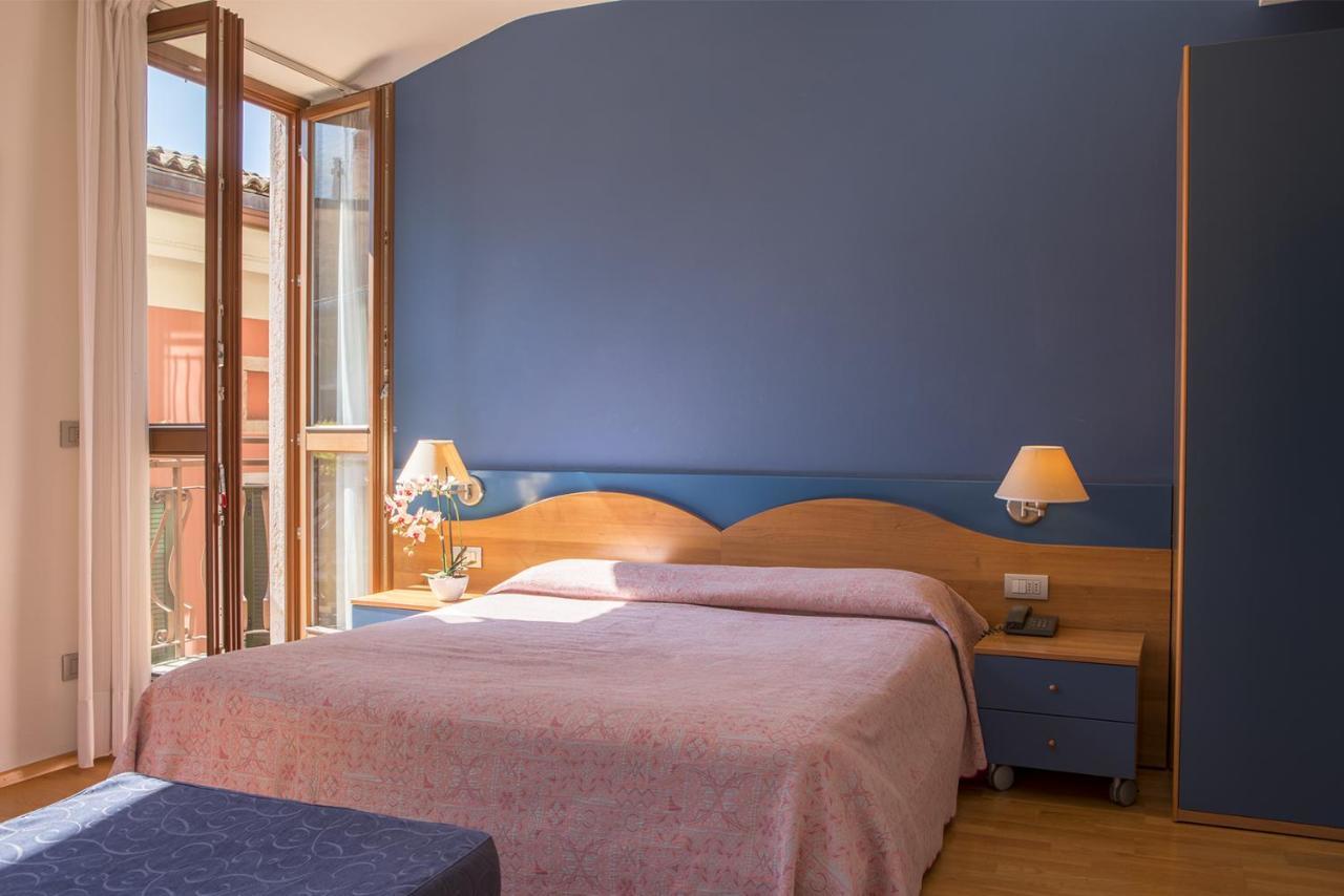 Hotel Lago Di Garda مالتشيزينيه المظهر الخارجي الصورة